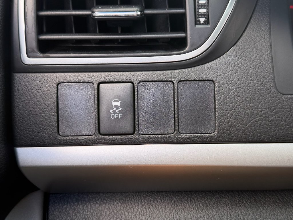 Used 2015 Toyota Camry SE FWD image 31
