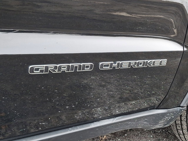 Used 2017 Jeep Grand Cherokee Limited image 25