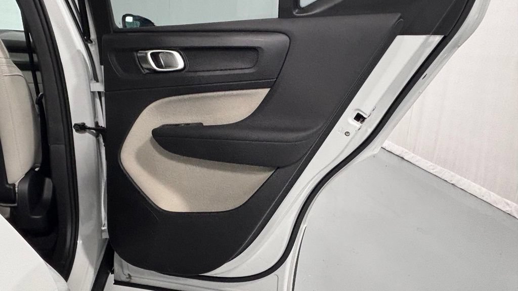 Certified 2026 Volvo XC40 B5 Plus AWD/4WD image 27