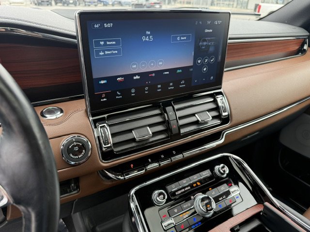 Used 2023 Lincoln Navigator Reserve AWD/4WD image 14