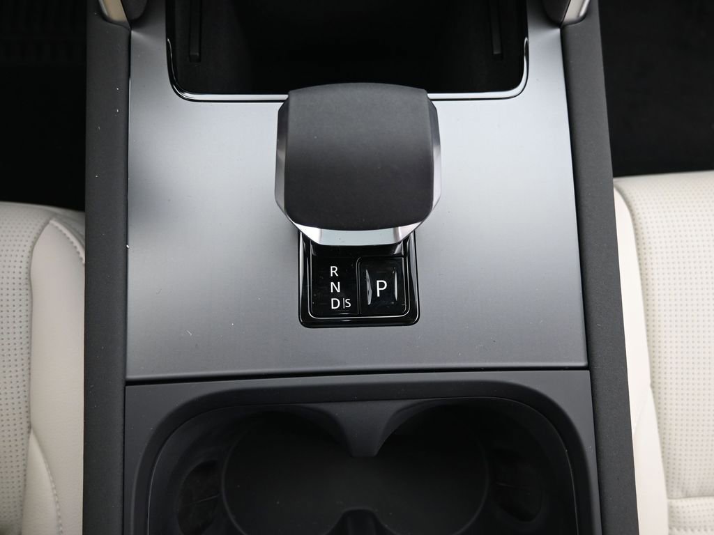 Used 2025 Land Rover Discovery Sport S image 26