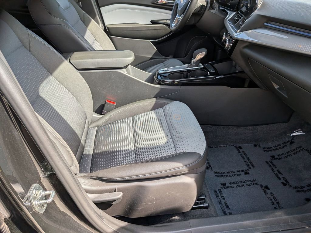 Used 2025 Chevrolet Trax LT w/ LT Convenience Package image 29