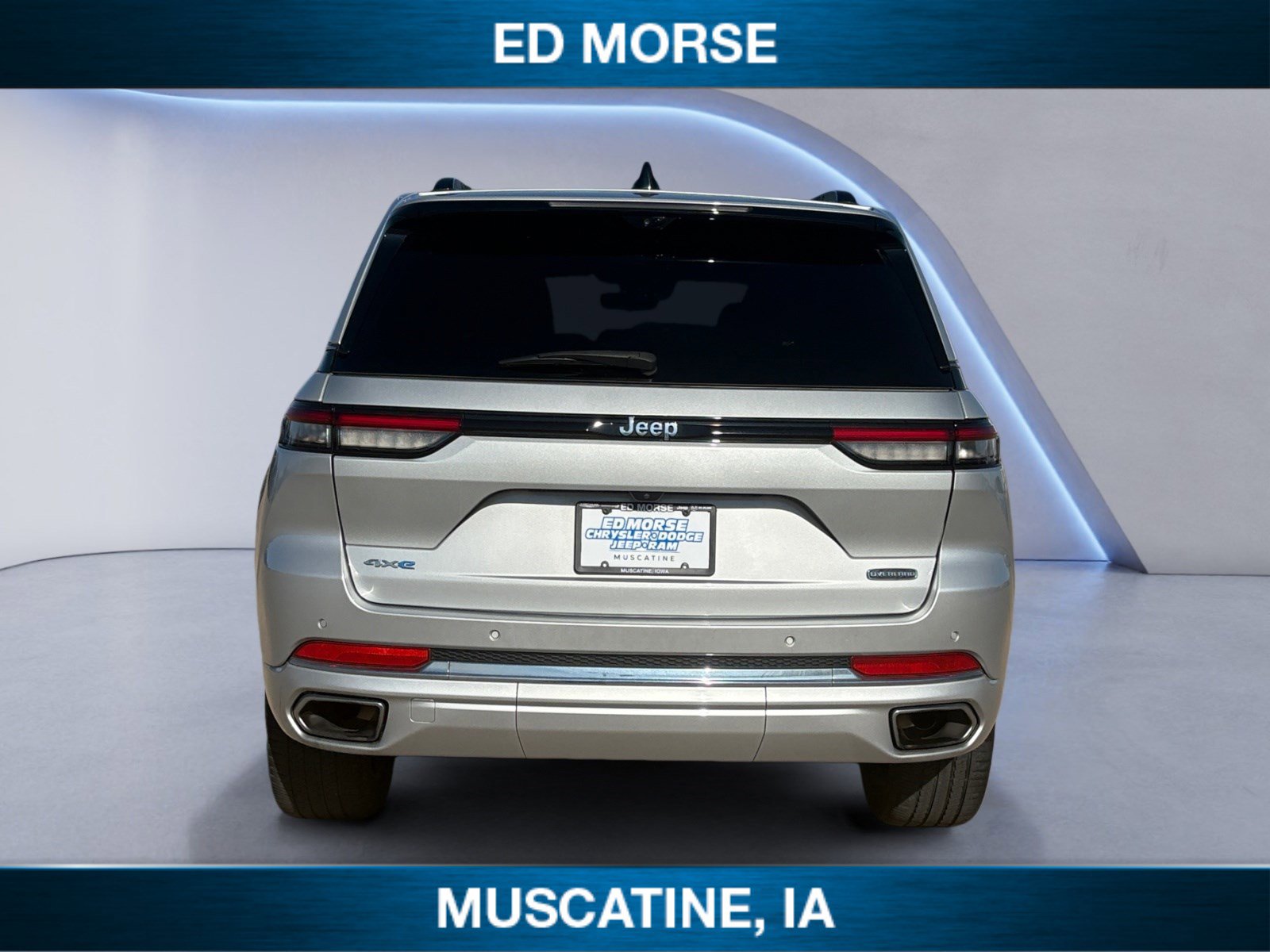 Used 2023 Jeep Grand Cherokee Overland w/ Luxury Tech Group IV image 4