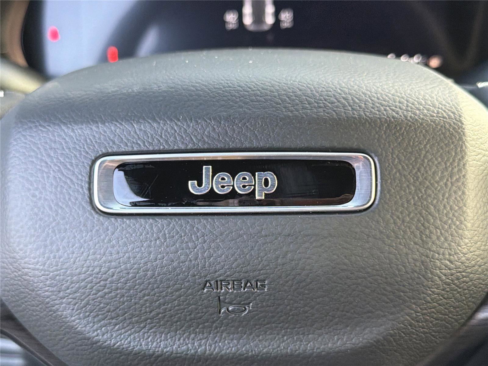 New 2025 Jeep Grand Cherokee Limited w/ Black Appearance Package image 26