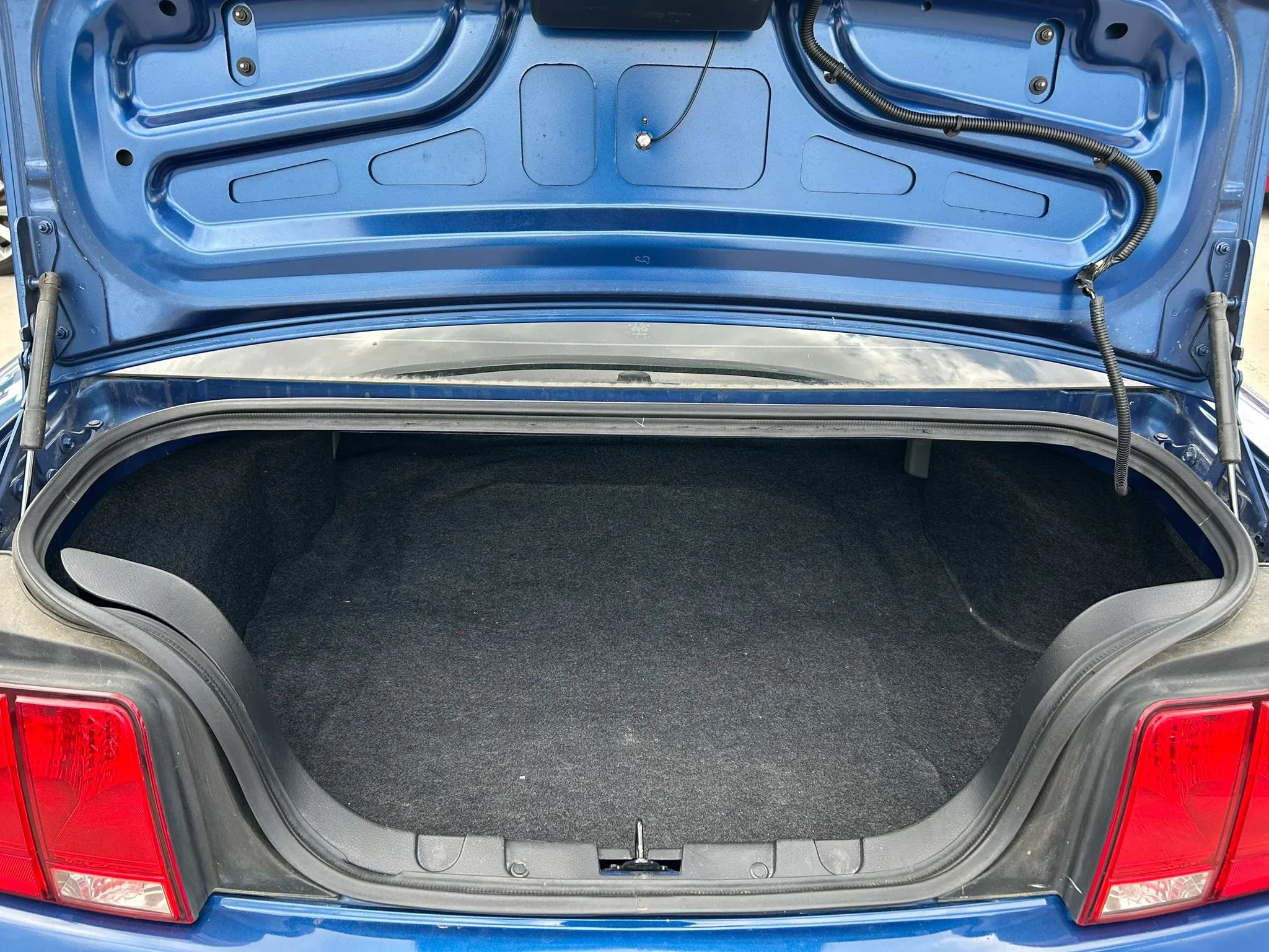 Used 2009 Ford Mustang GT Premium RWD image 26