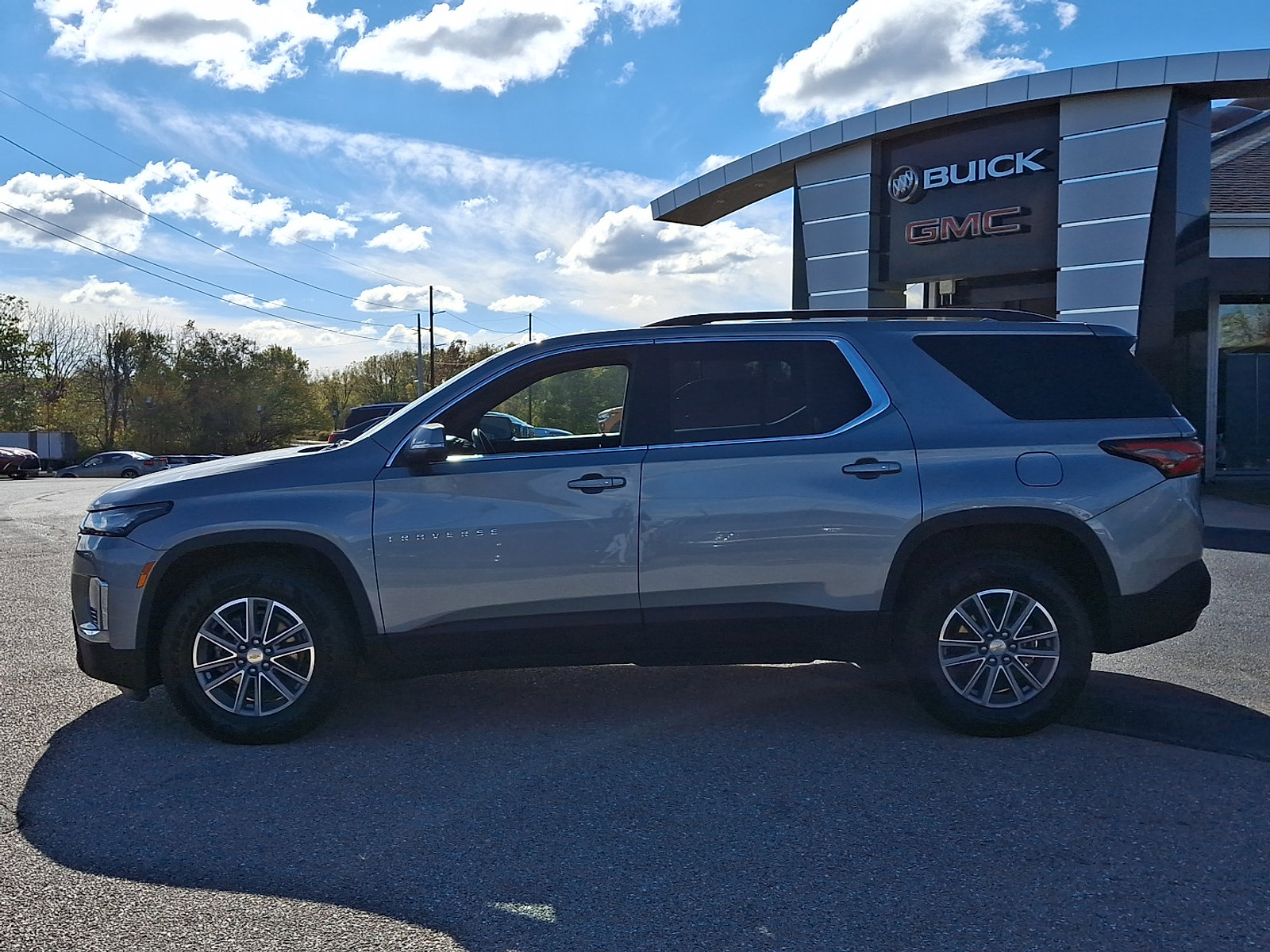 Certified 2023 Chevrolet Traverse LT w/ LPO, Floor Liner Package image 4