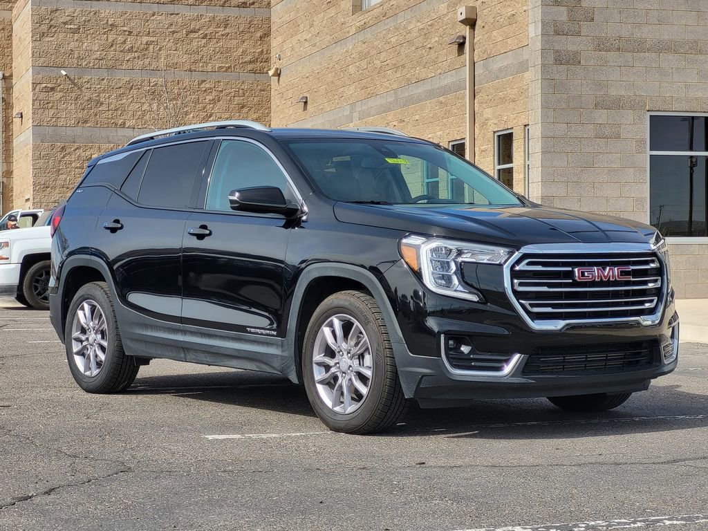 Used 2022 GMC Terrain SLT image 2