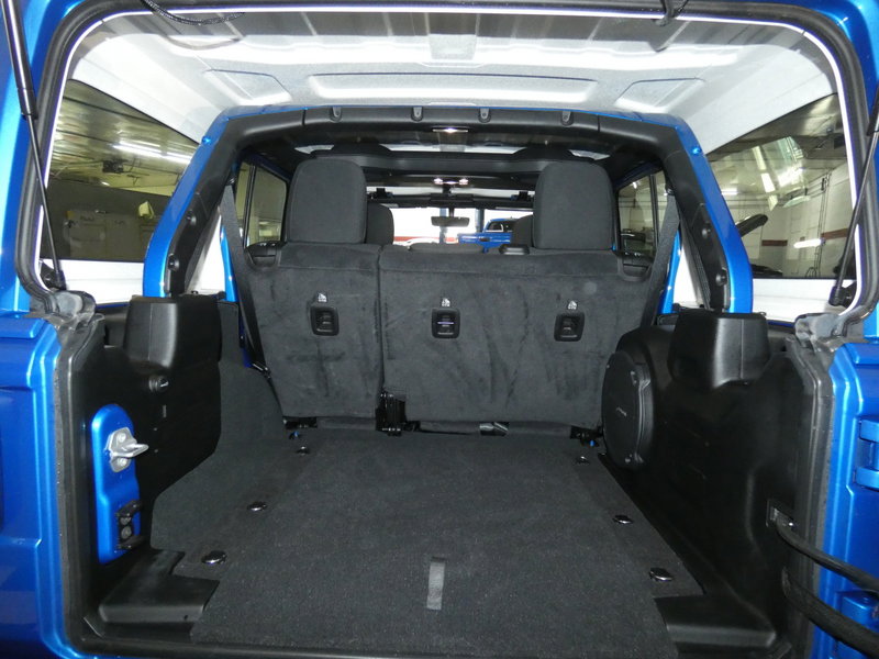 Used 2022 Jeep Wrangler Unlimited Sahara w/ Dual Top Group AWD/4WD image 6