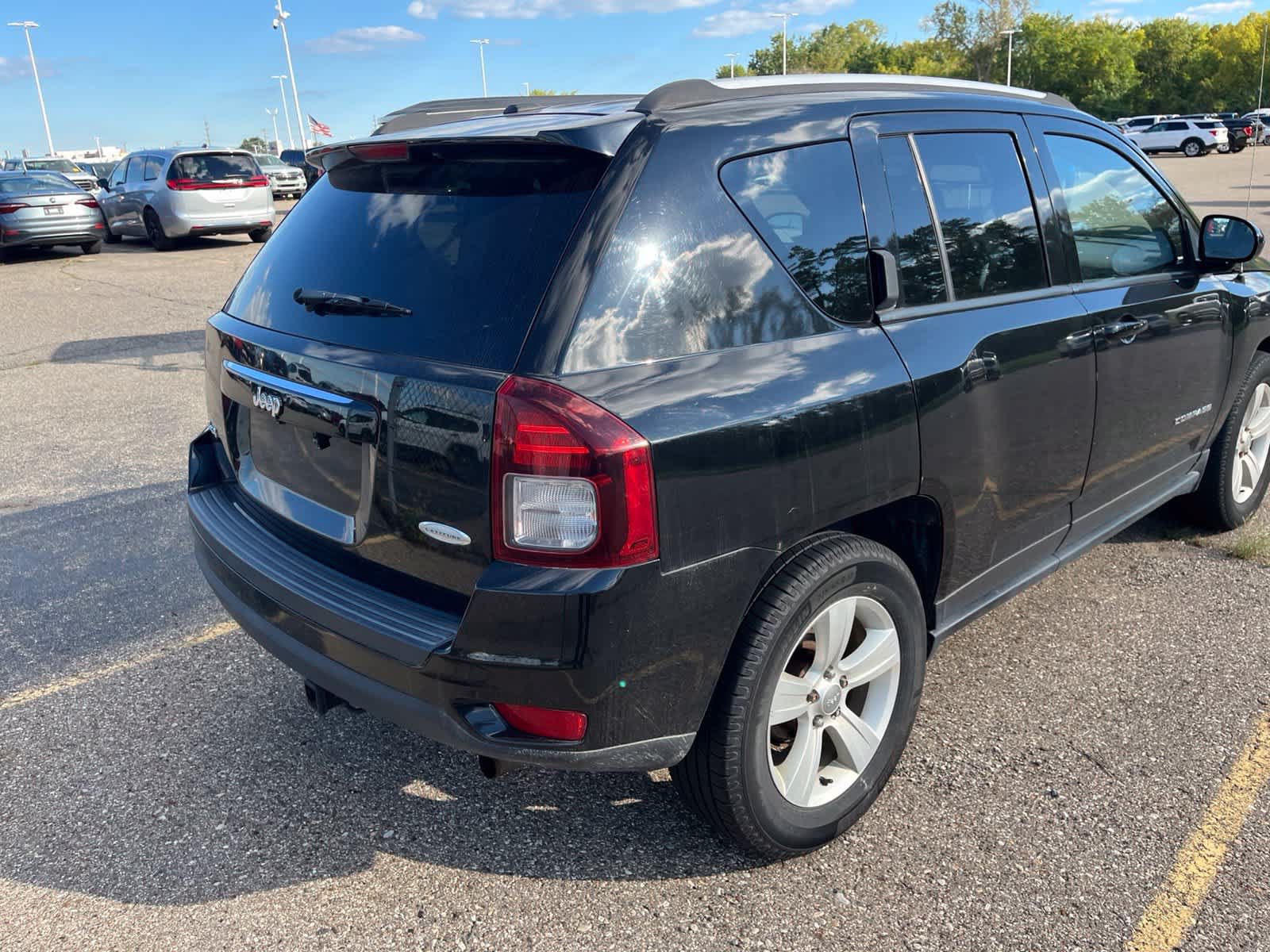 Used 2017 Jeep Compass Latitude AWD/4WD image 11