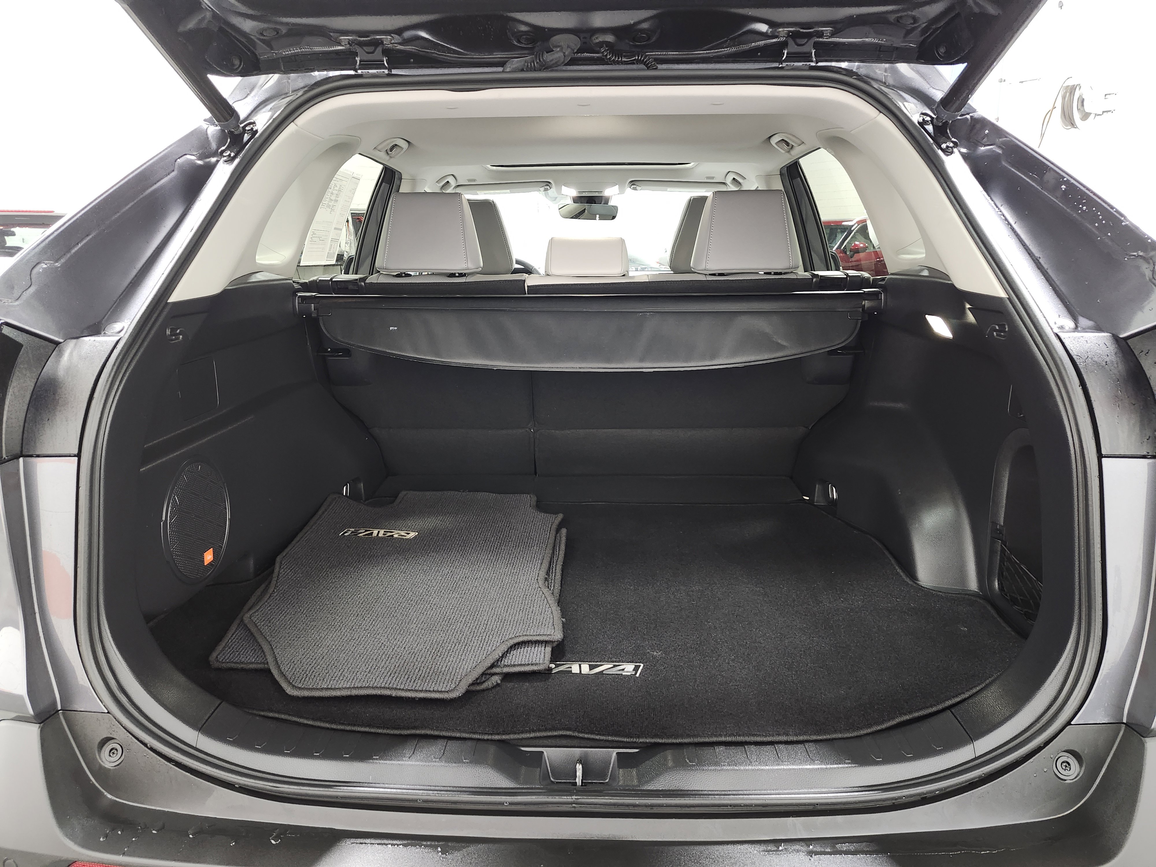 Used 2023 Toyota RAV4 Limited image 24