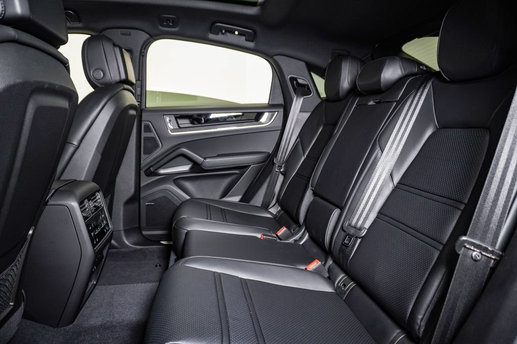New 2026 Porsche Cayenne S AWD/4WD image 17
