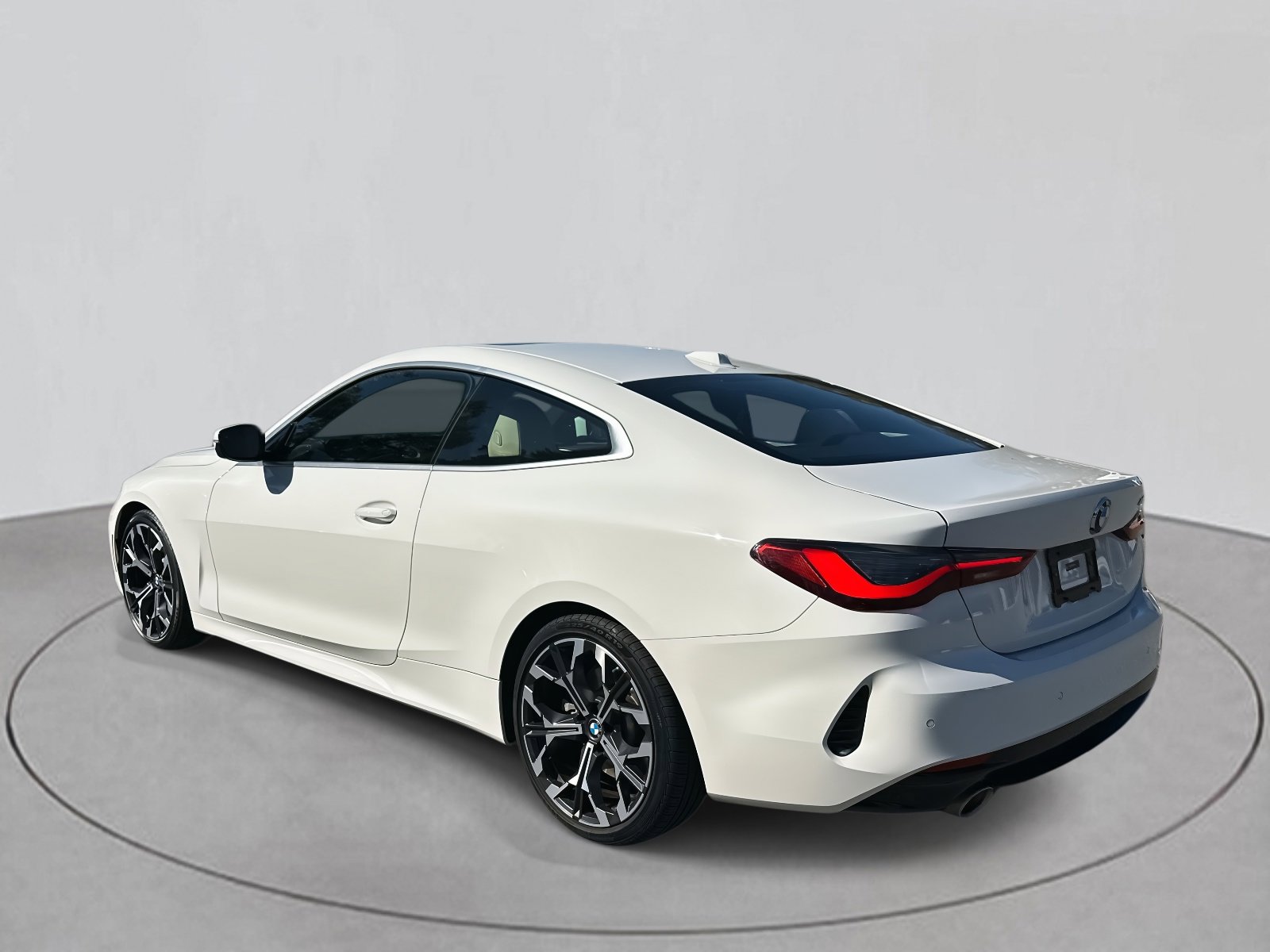Used 2025 BMW 430i Coupe w/ Premium Package image 3