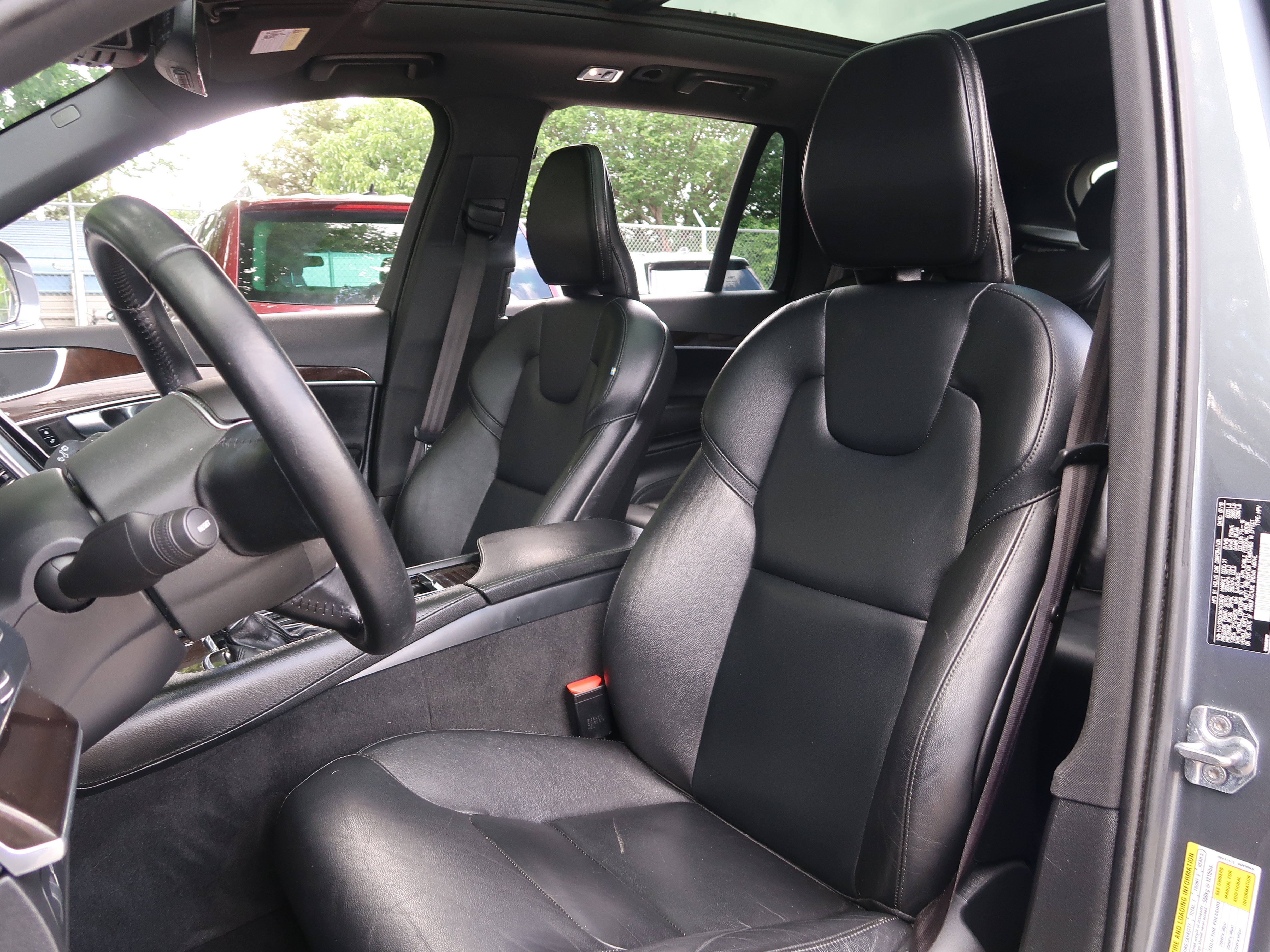 Used 2019 Volvo XC90 T5 Momentum w/ Protection Package Premier FWD image 12