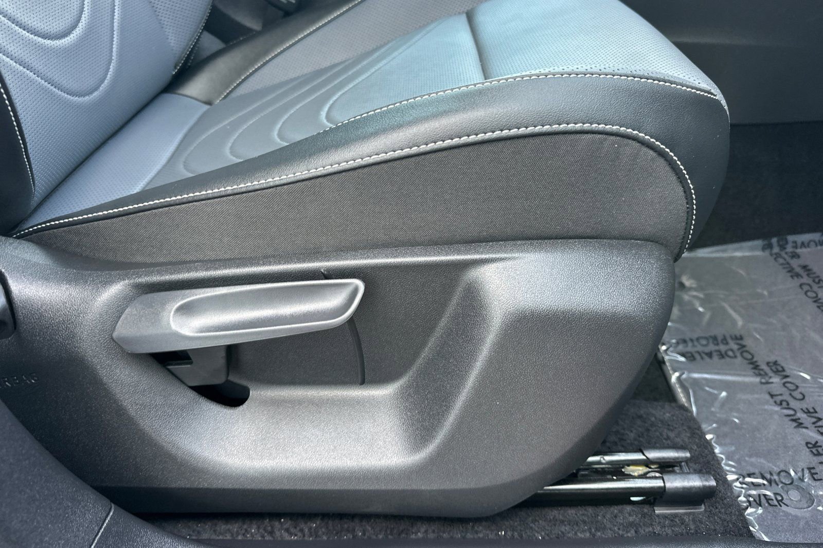 Used 2025 Volkswagen Tiguan SE FWD image 23