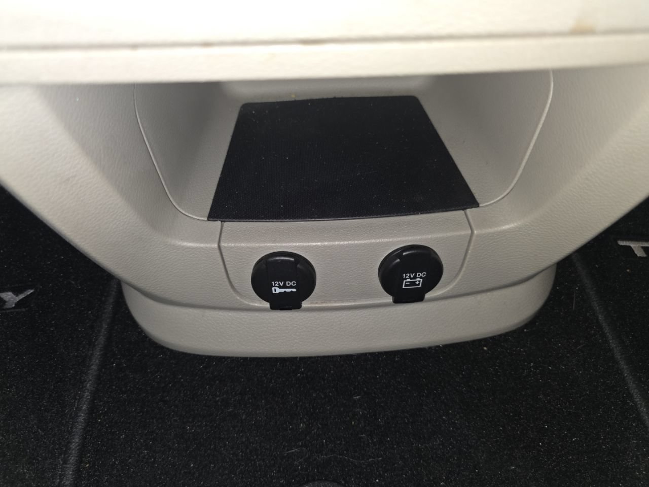Used 2015 Chrysler Town & Country Limited Platinum FWD image 28