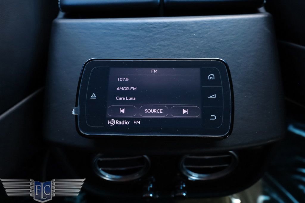 Used 2017 Bentley Bentayga image 19