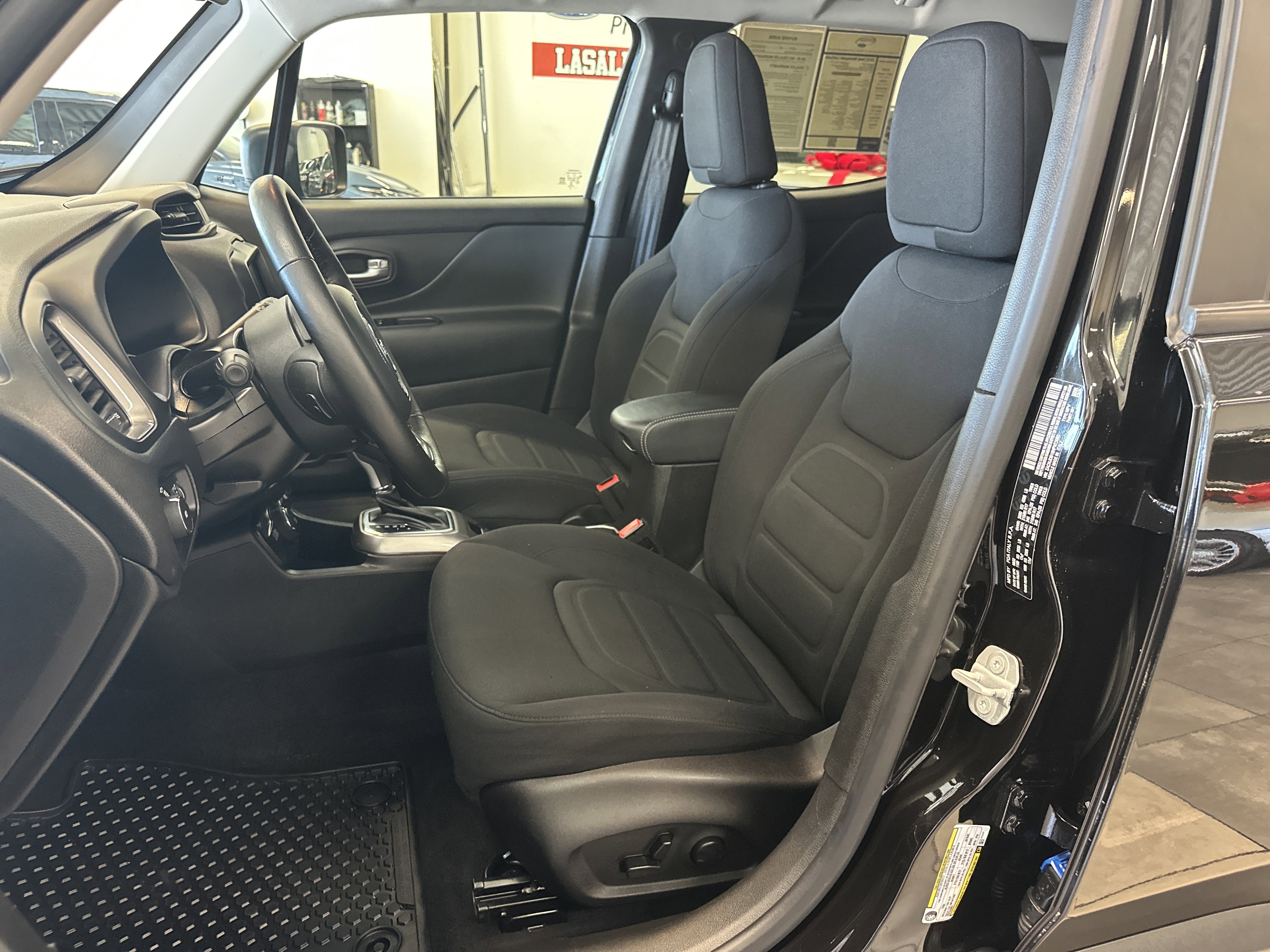 Used 2022 Jeep Renegade Latitude w/ Convenience Group image 4