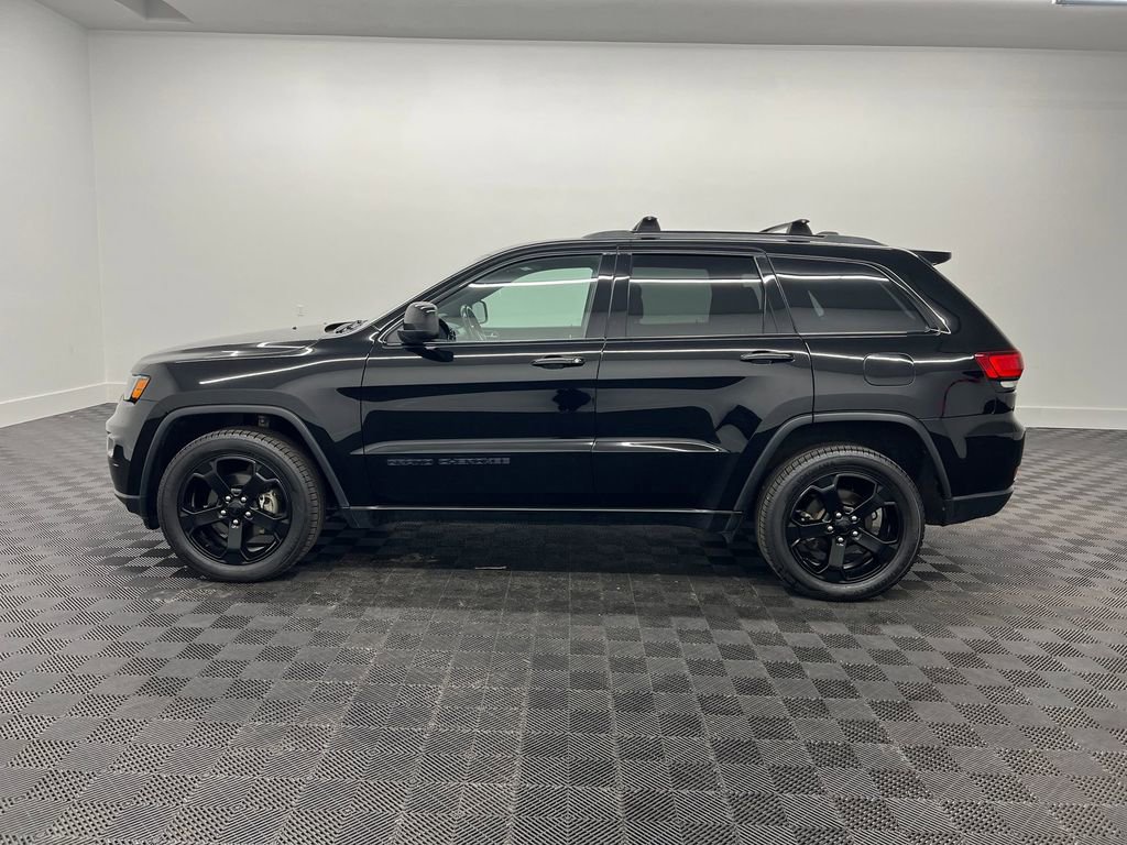 Used 2020 Jeep Grand Cherokee Laredo image 2