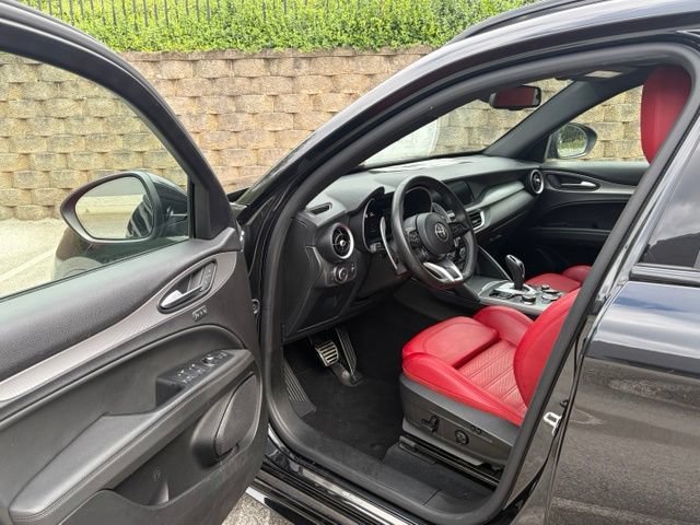 Used 2024 Alfa Romeo Stelvio Veloce AWD/4WD image 21