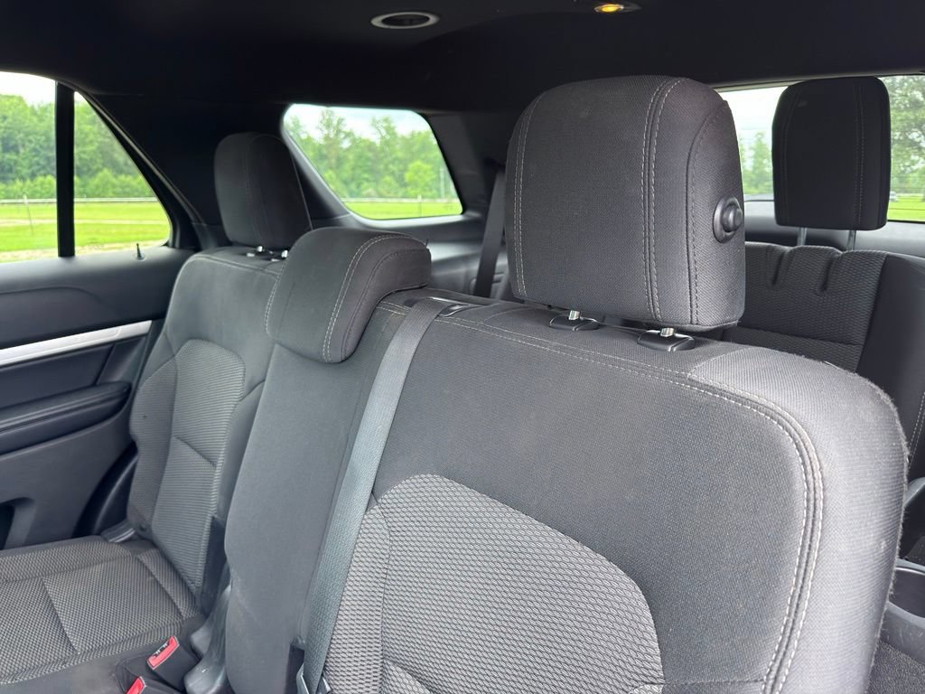 Used 2017 Ford Explorer XLT FWD image 25
