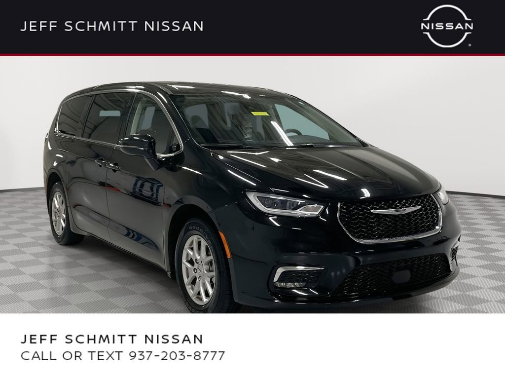 Used 2024 Chrysler Pacifica Touring-L