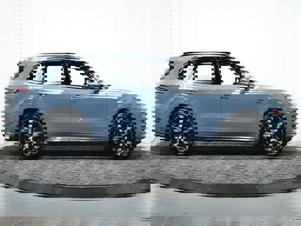 New 2025 Porsche Cayenne Turbo image 8