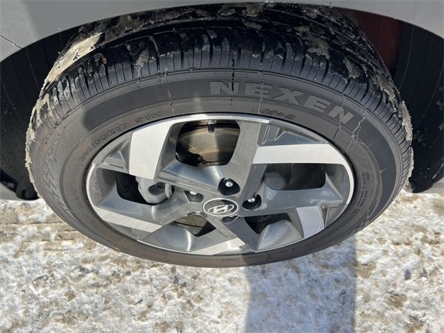 Used 2023 Hyundai Venue Limited image 12