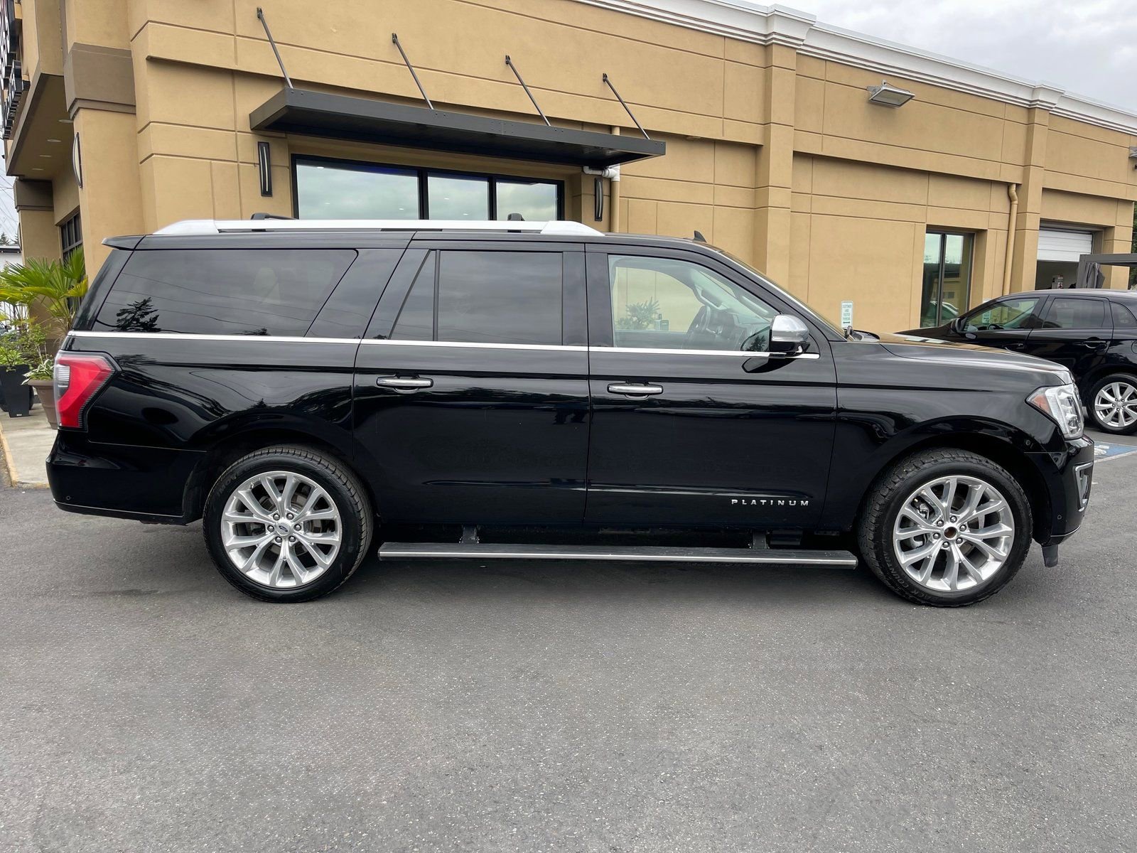 Used 2018 Ford Expedition Max Platinum AWD/4WD image 8