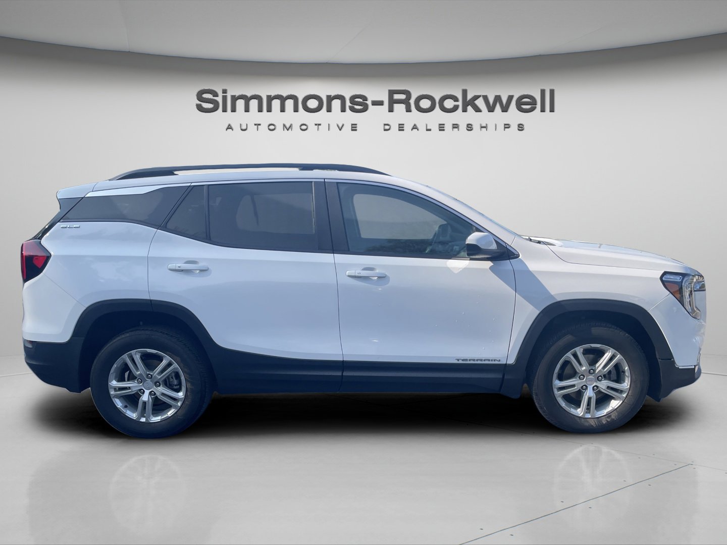 Used 2022 GMC Terrain SLE w/ Driver Convenience Package image 4