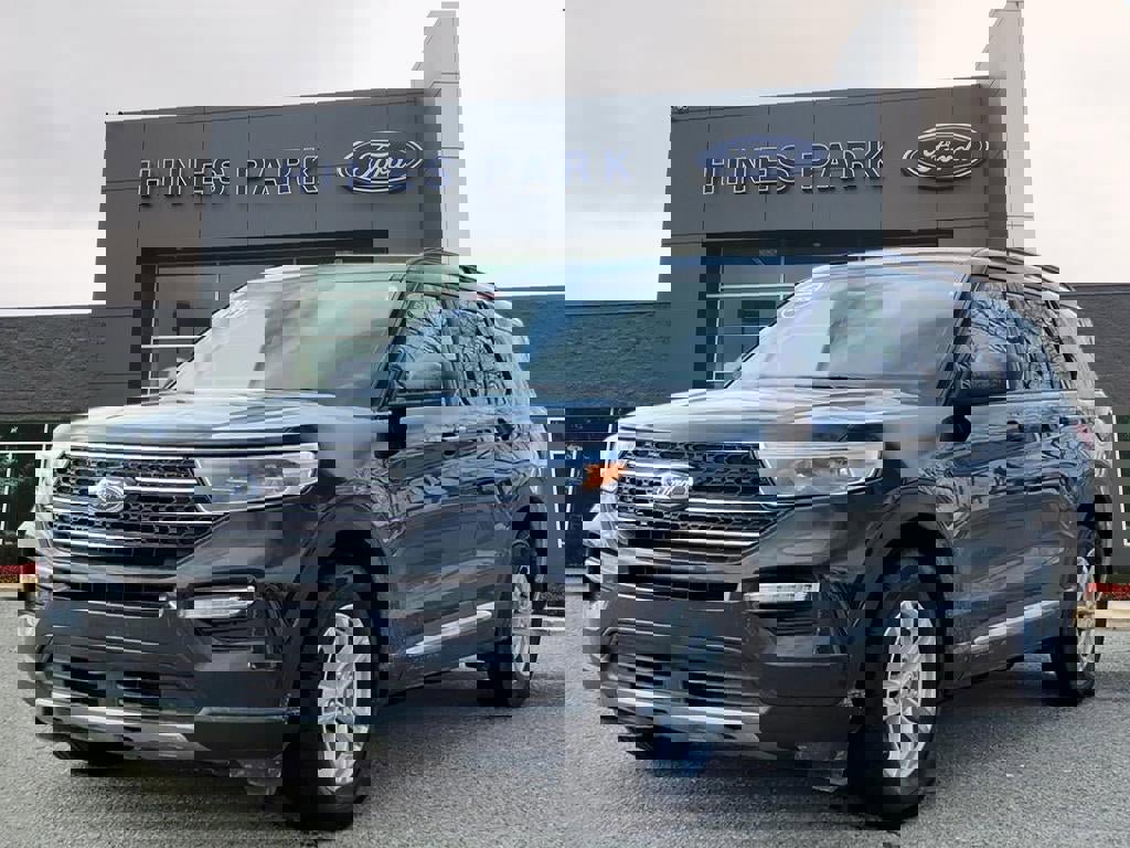 Certified 2023 Ford Explorer XLT w/ Equipment Group 202A image 3