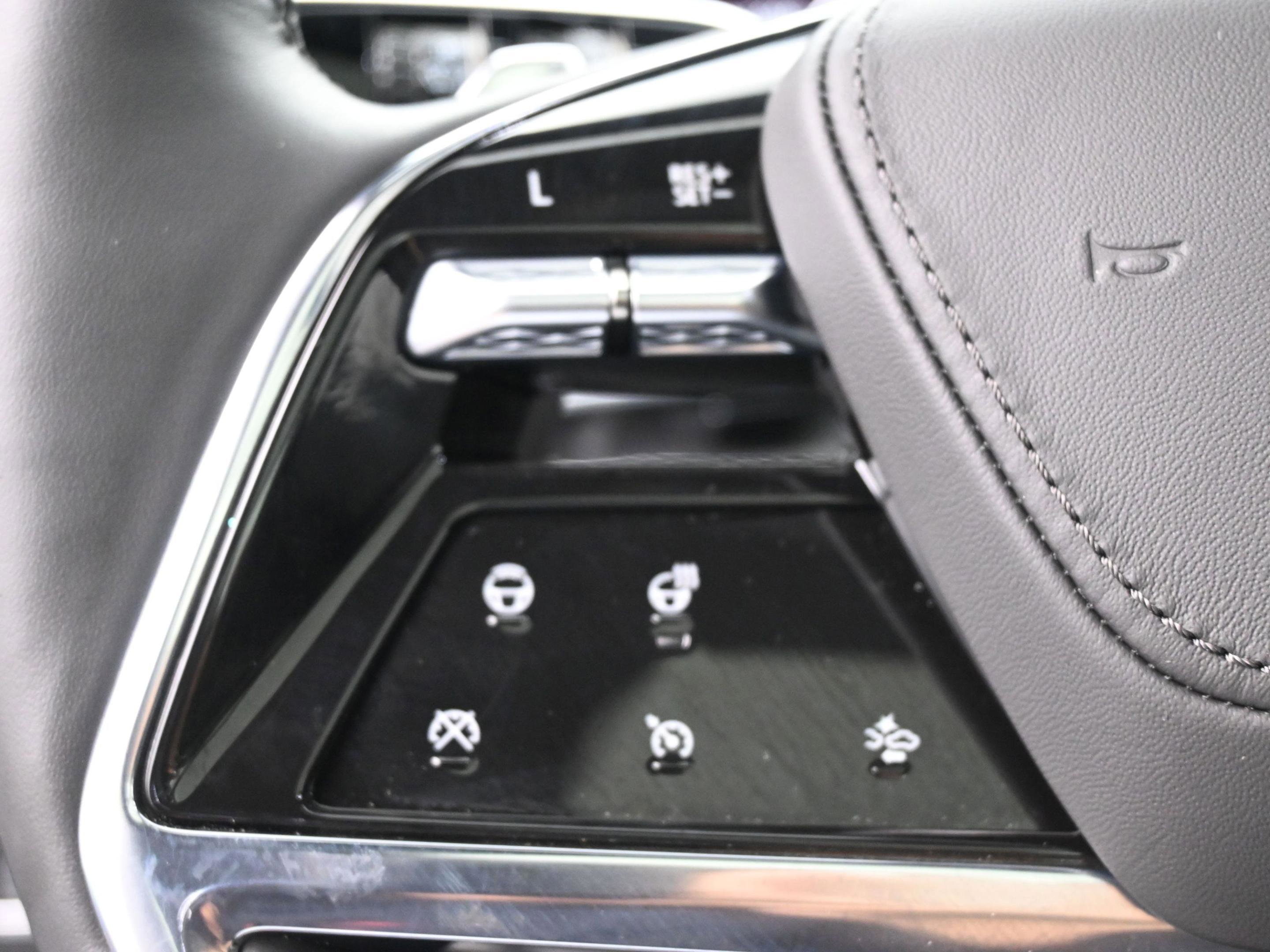 Used 2026 Cadillac Escalade Platinum Sport w/ LPO, ONYX Package image 19