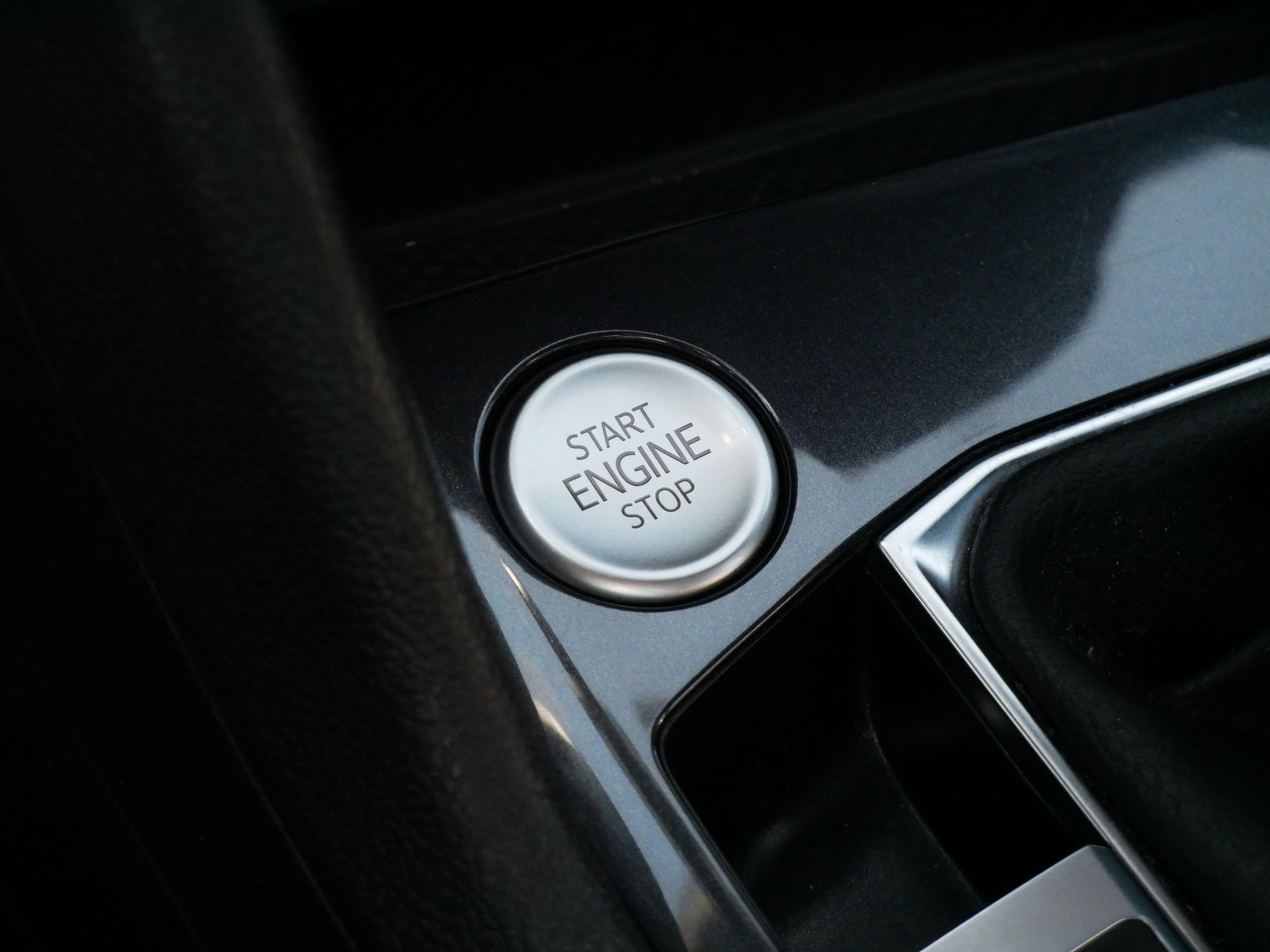 Certified 2023 Volkswagen Tiguan SE R-Line AWD/4WD image 28