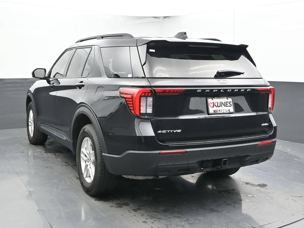 Used 2025 Ford Explorer Active AWD/4WD image 10