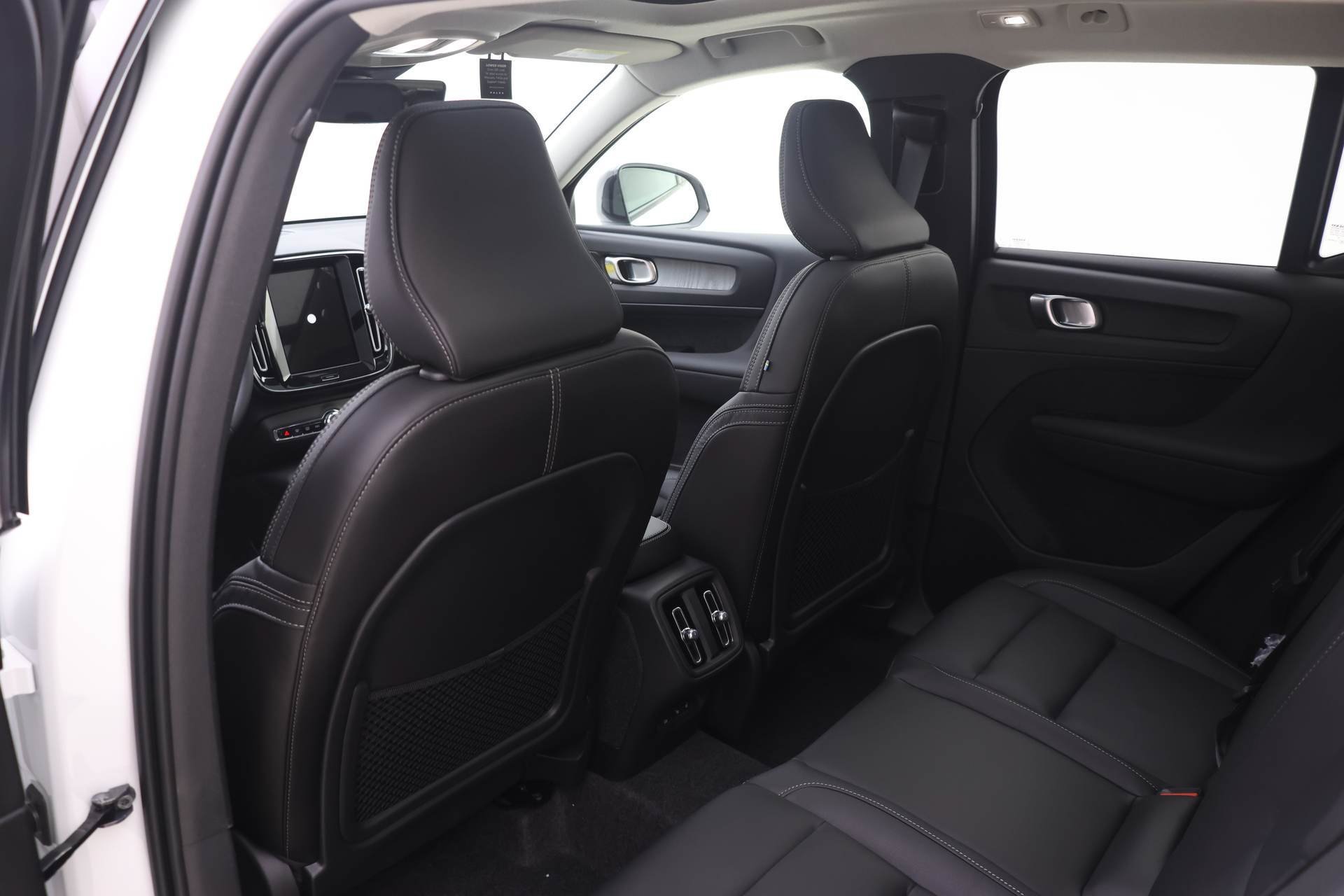 New 2025 Volvo XC40 B5 Ultra w/ Protection Package Premier AWD/4WD image 11