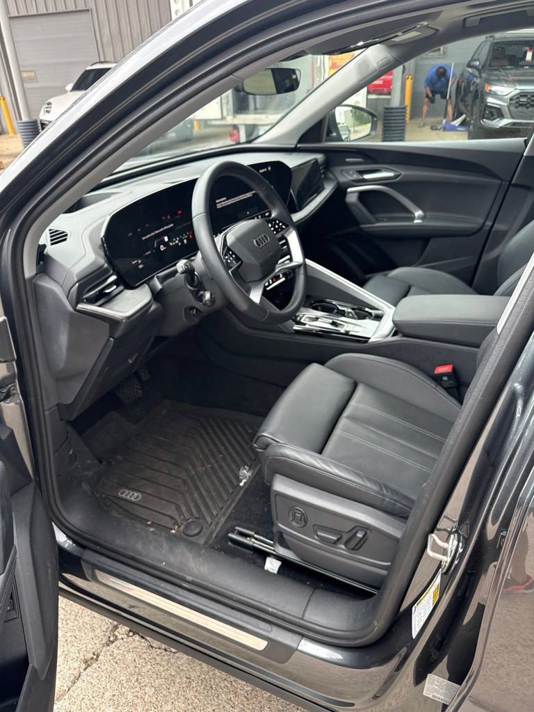 Used 2025 Audi Q5 Premium Plus w/ Premium Plus AWD/4WD image 10