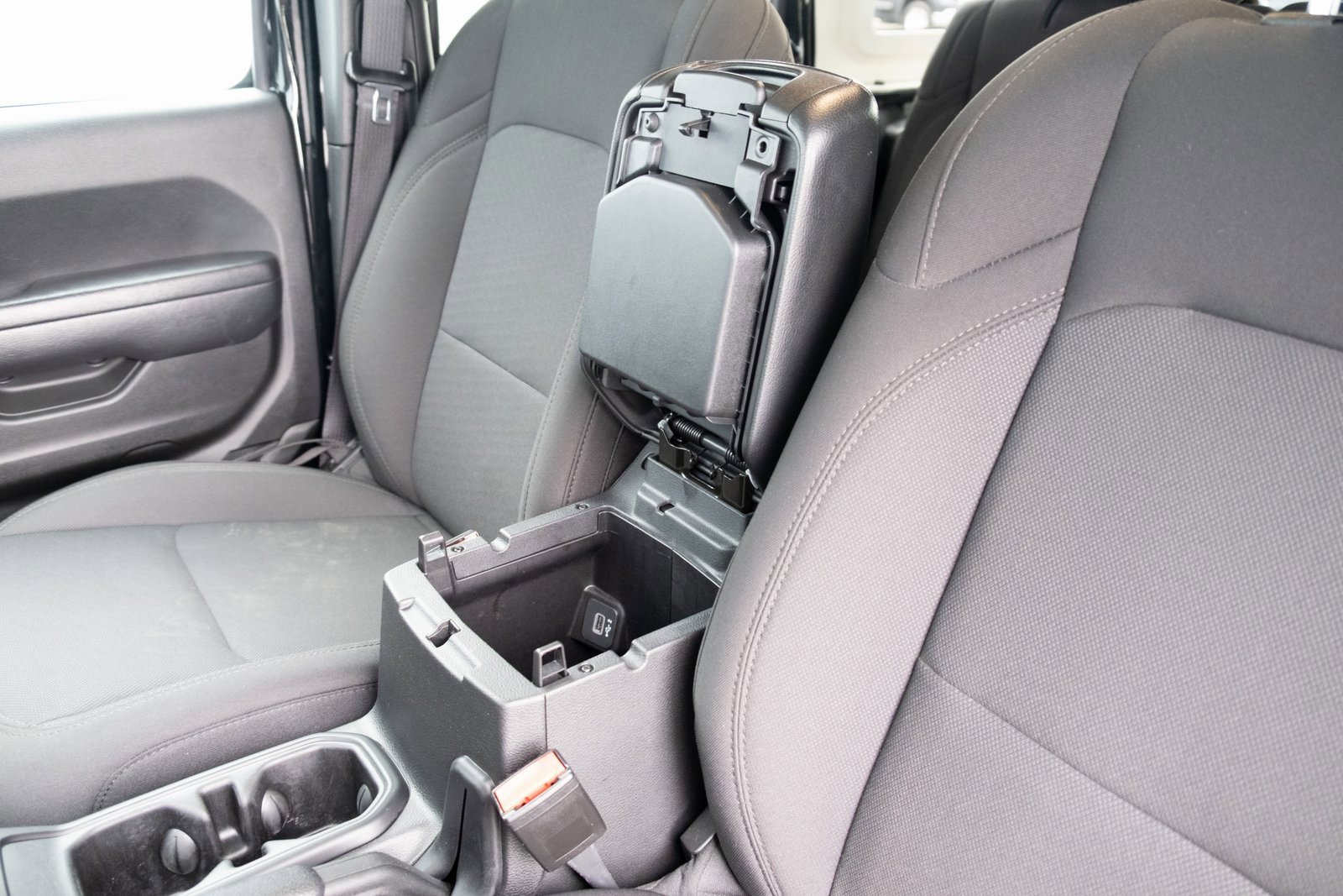 Used 2022 Jeep Wrangler Unlimited Sport w/ Uconnect 4C Nav & Sound Group image 8