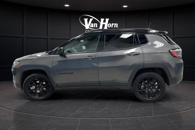 Used 2022 Jeep Compass Altitude w/ Sun and Sound Group AWD/4WD image 4