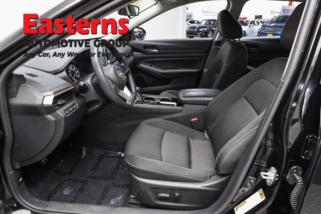 Used 2024 Nissan Altima 2.5 SV FWD image 15