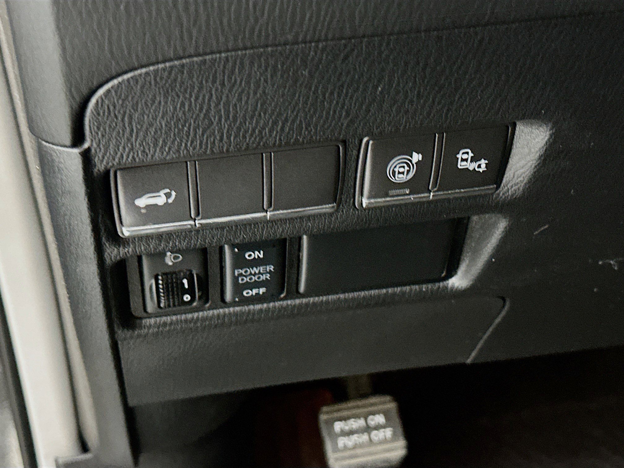 Used 2016 INFINITI QX80 Luxe w/ 22" Wheel Package RWD image 16