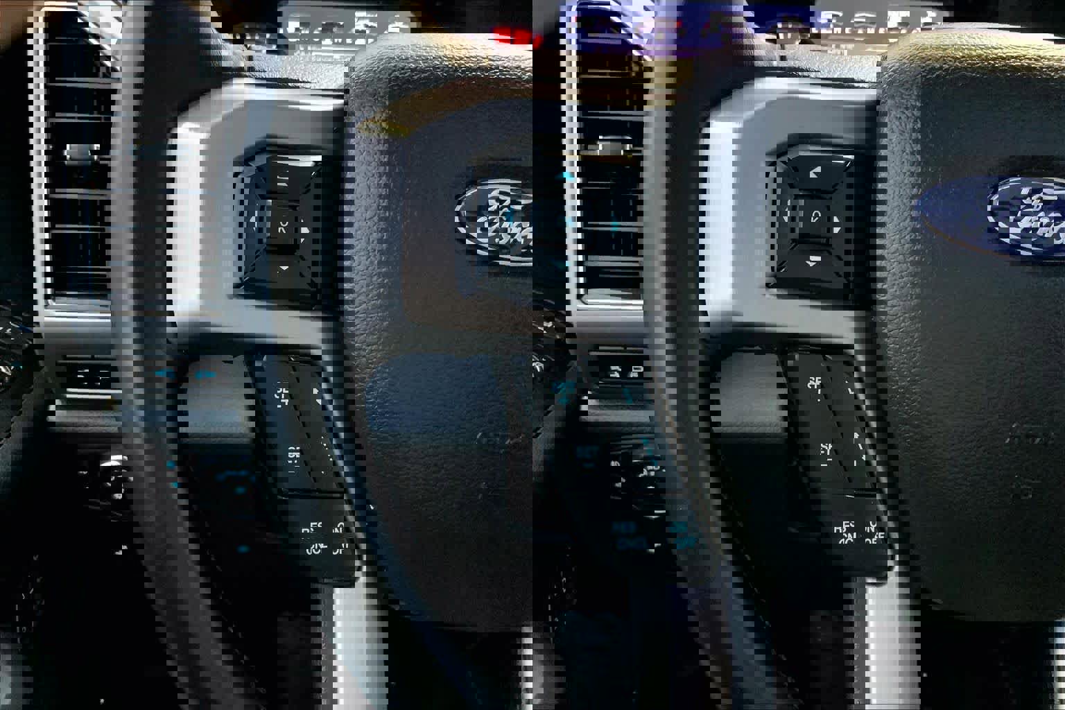 Used 2022 Ford F450 Platinum w/ FX4 Off-Road Package image 22