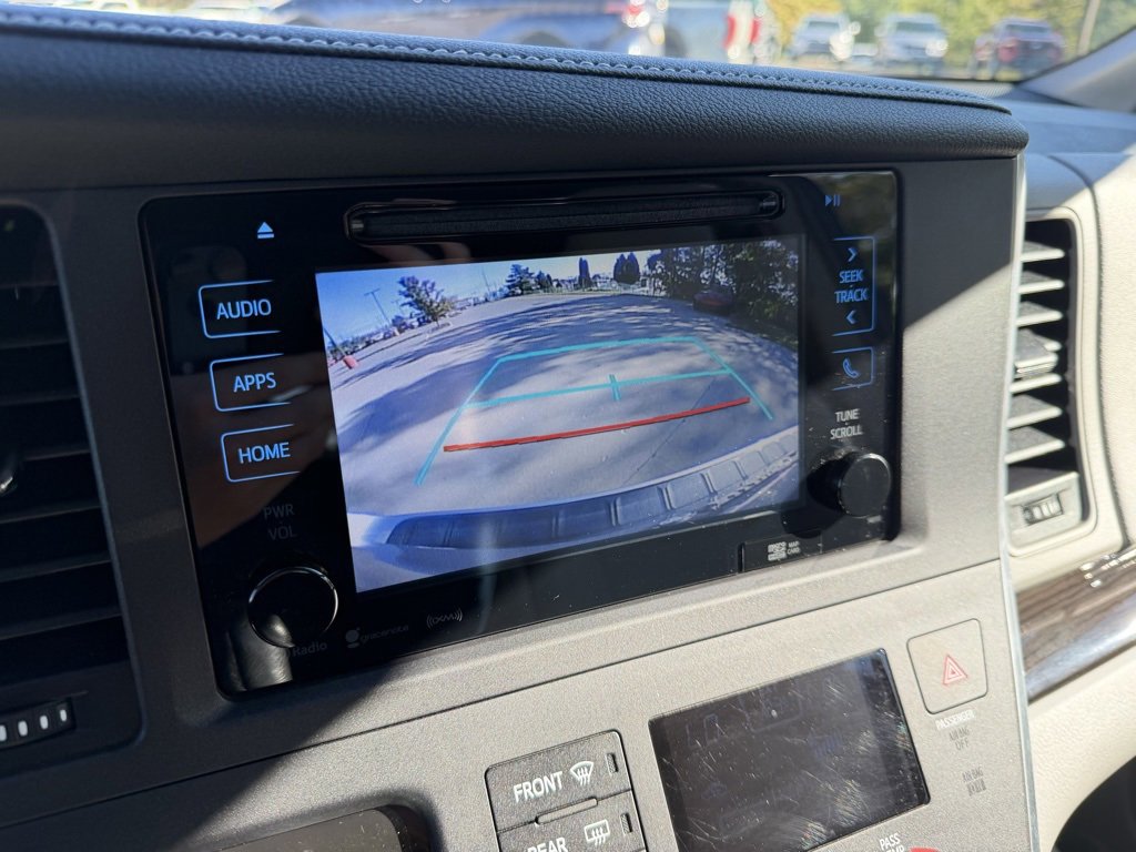 Used 2017 Toyota Sienna XLE image 20