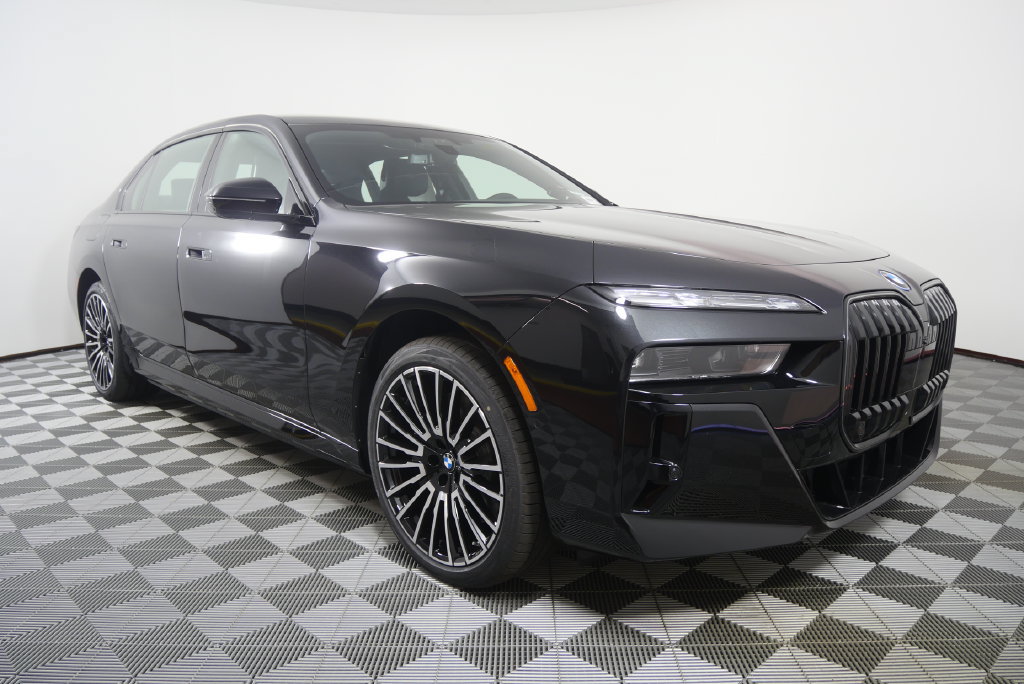New 2026 BMW 750e xDrive w/ Executive Package AWD/4WD image 2