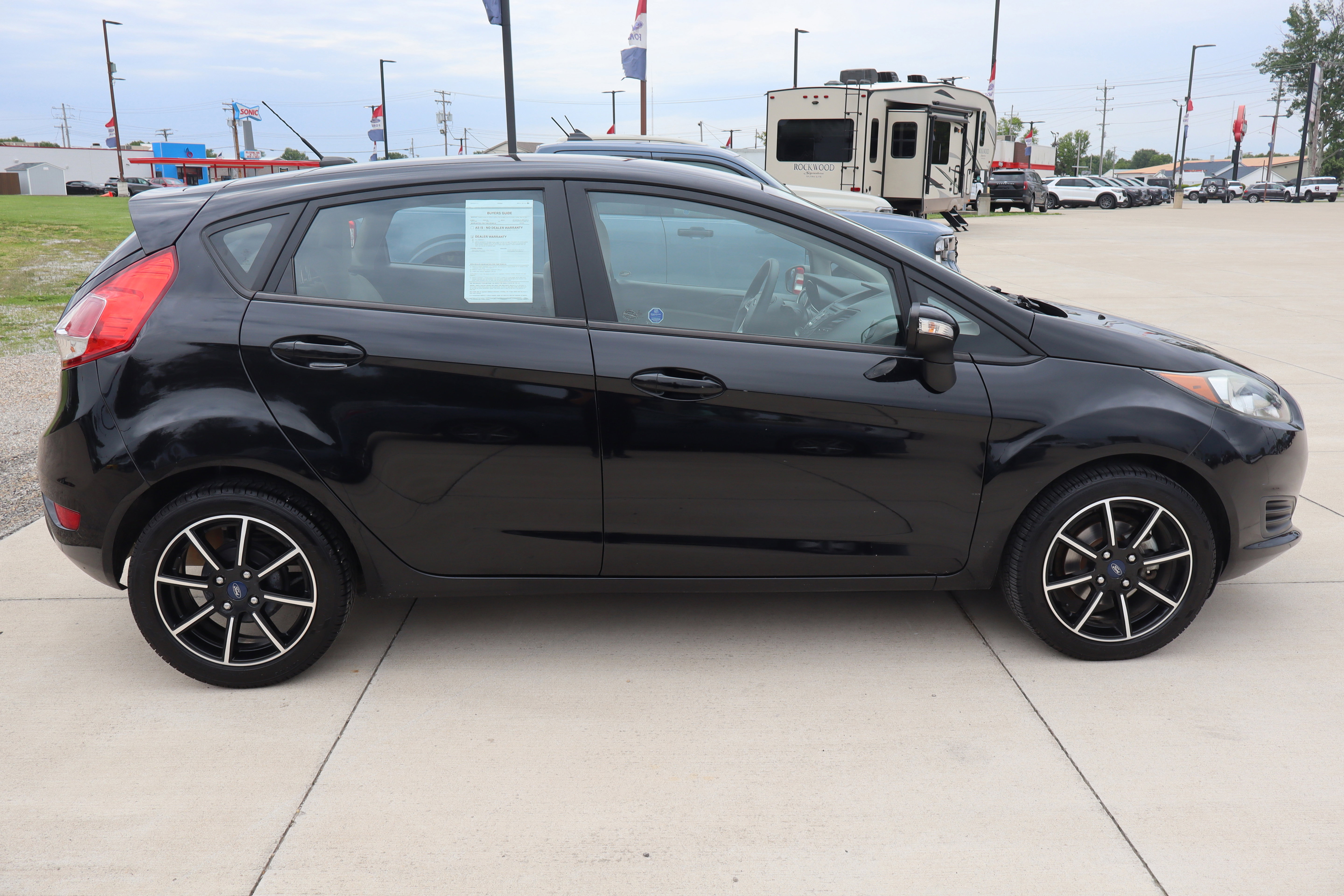 Used 2018 Ford Fiesta SE w/ Cold Weather Package FWD image 4