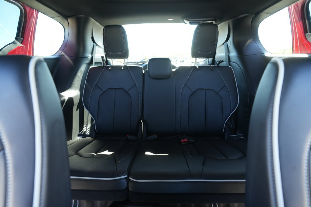 New 2027 Chrysler Pacifica Limited FWD image 25