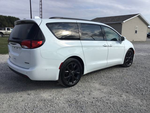 Used 2018 Chrysler Pacifica Limited w/ Advanced Safetytec Group image 3