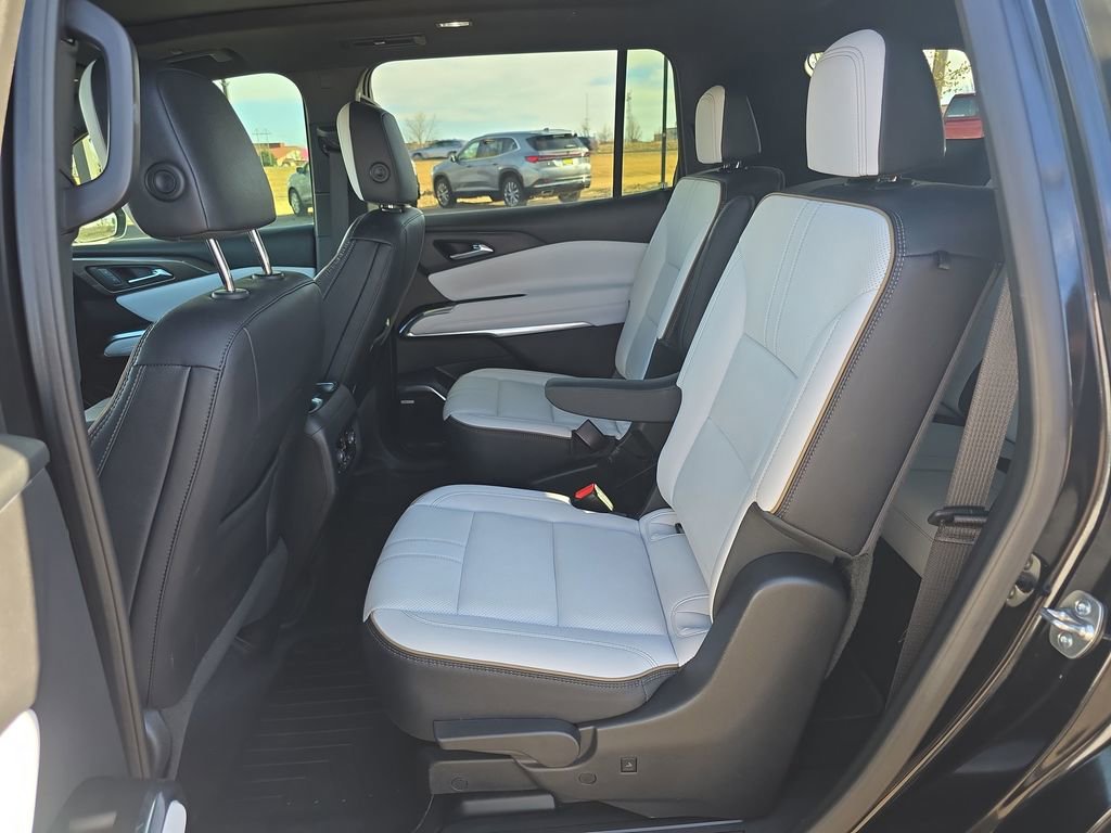 Used 2025 Chevrolet Traverse High Country image 25