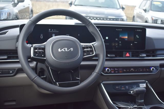 New 2026 Kia Carnival EX FWD image 22