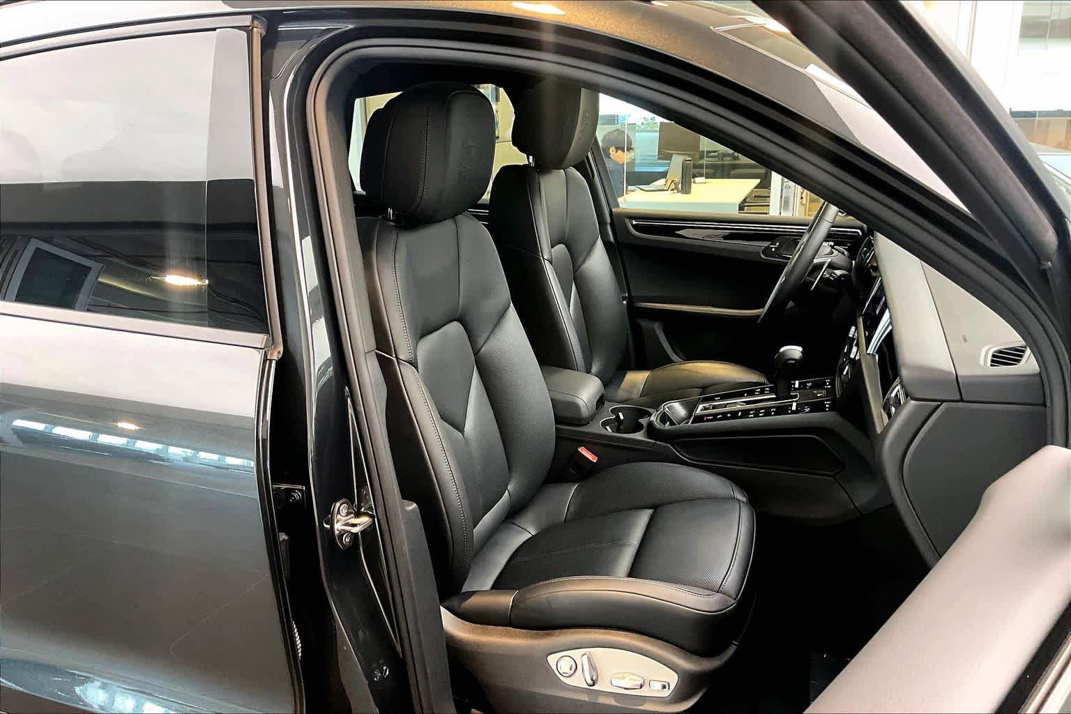Used 2025 Porsche Macan AWD/4WD image 9