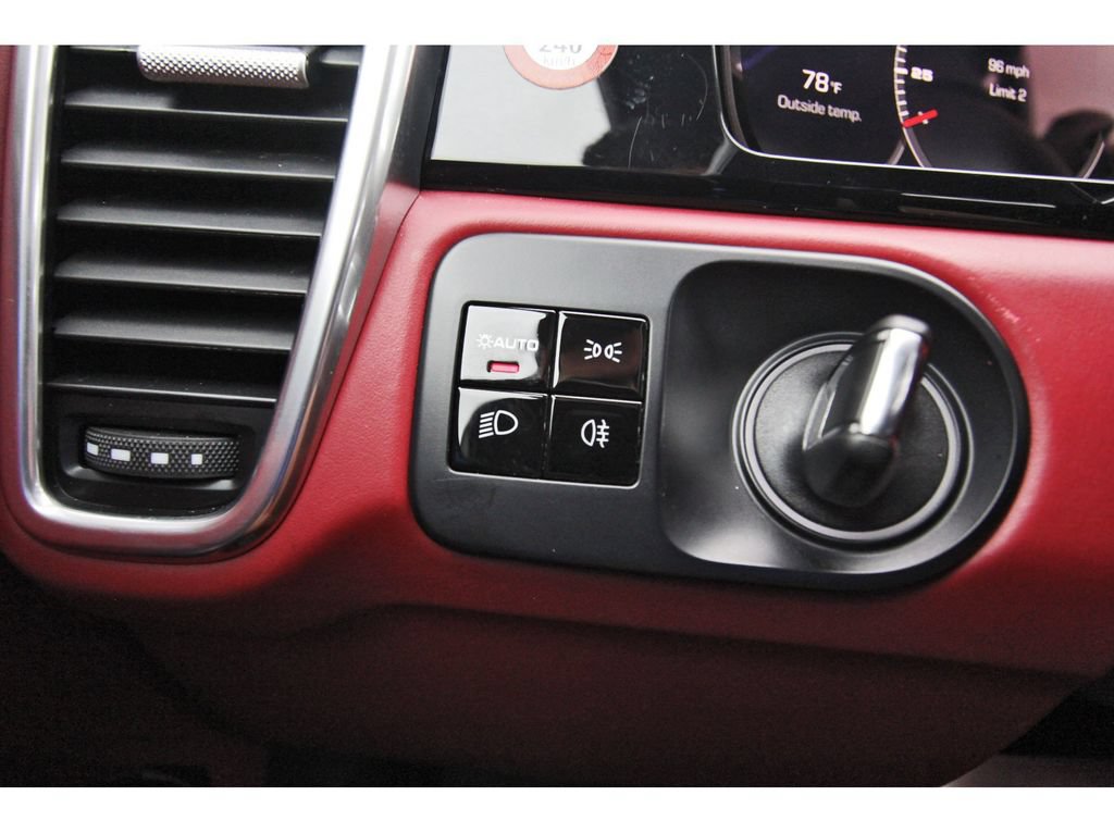 Used 2021 Porsche Cayenne AWD/4WD image 19