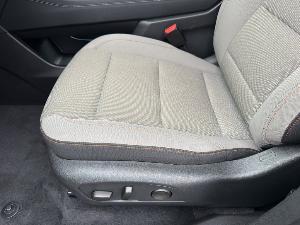 Used 2025 Chevrolet Traverse LT image 12